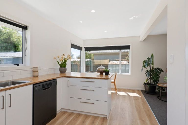 Photo of property in 19 Eglinton Street, Avondale, Christchurch, 8061