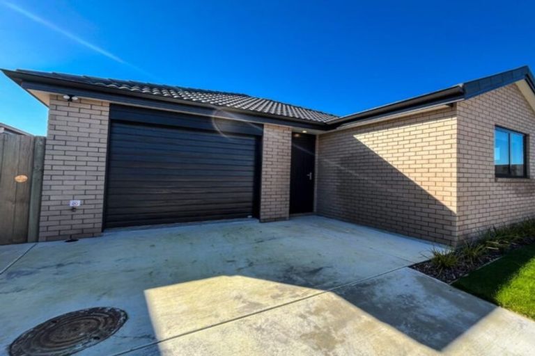 Photo of property in 28 Waruhia Crescent, Rototuna North, 3281