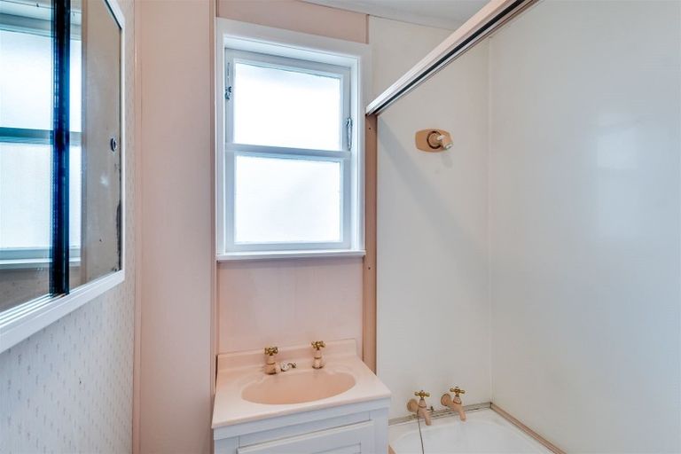 Photo of property in 12 Shackleton Street, Maraenui, Napier, 4110