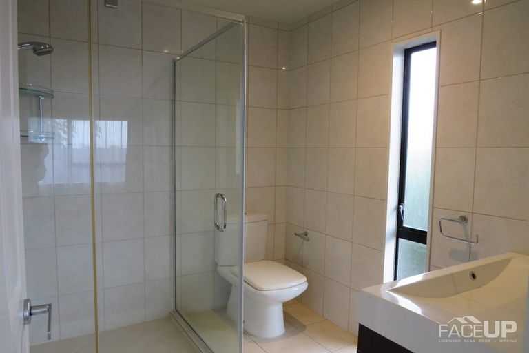 Photo of property in 1/8 Sailfish Drive, West Harbour, Auckland, 0618