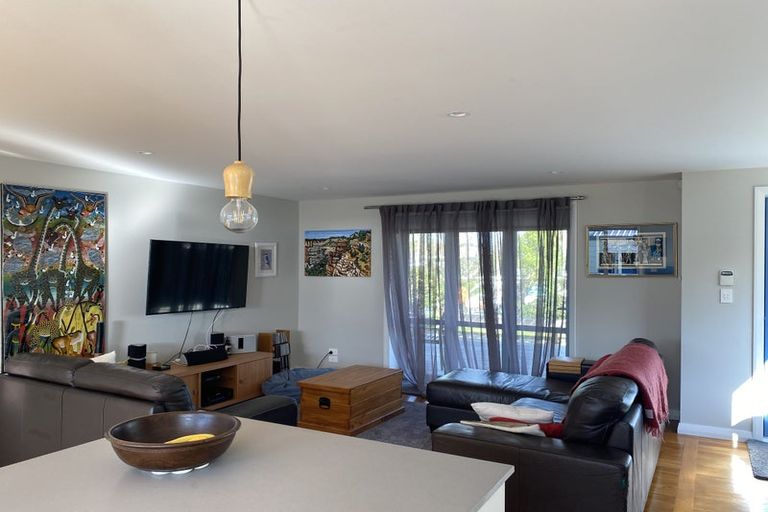 Photo of property in 41 Yeovil Road, Te Atatu Peninsula, Auckland, 0610