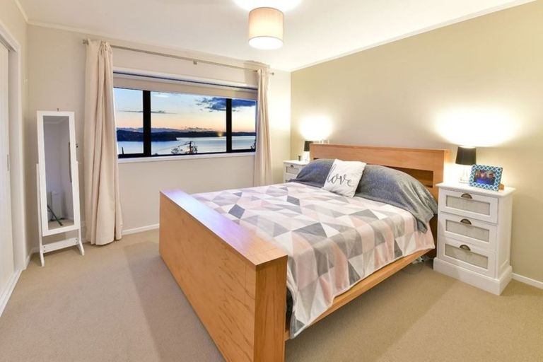 Photo of property in 3 Roberts Road, Tindalls Beach, Whangaparaoa, 0930