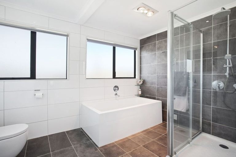 Photo of property in 21 Waller Avenue, Bucklands Beach, Auckland, 2012