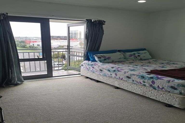 Photo of property in 5d/10 Crown Lynn Place, New Lynn, Auckland, 0600