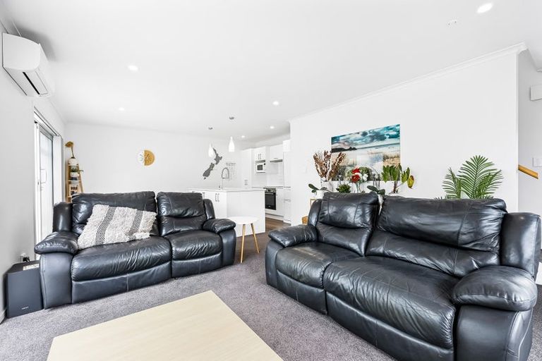 Photo of property in 19 Karauria Lane, Orewa, 0931