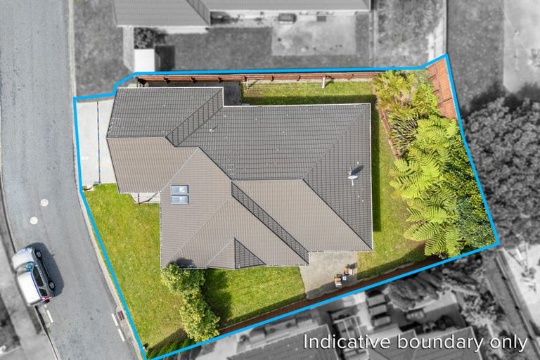 Photo of property in 6 Mcewen Crescent, Riverstone Terraces, Upper Hutt, 5018