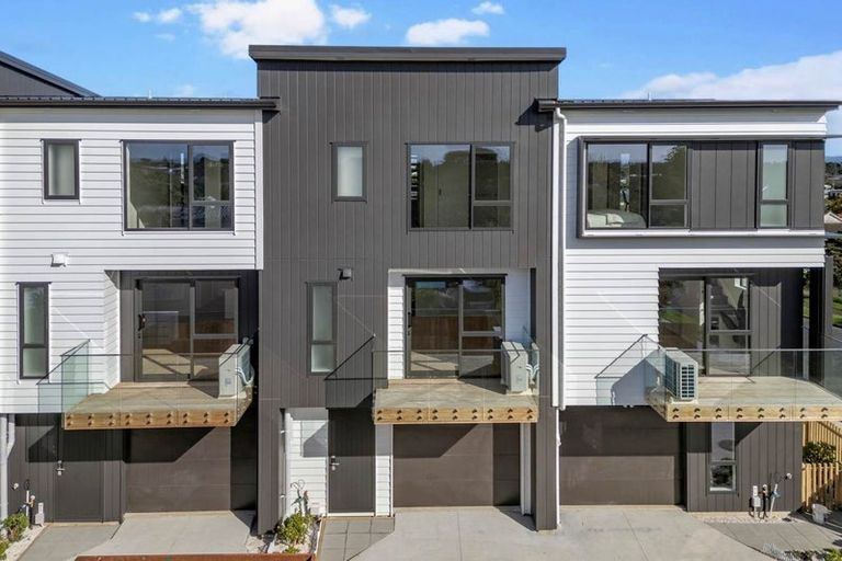 Photo of property in 24d Wayne Drive, Mangere, Auckland, 2022