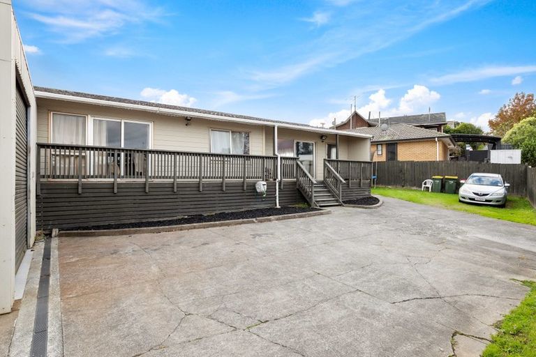 Photo of property in 56 Makora Road, Massey, Auckland, 0614