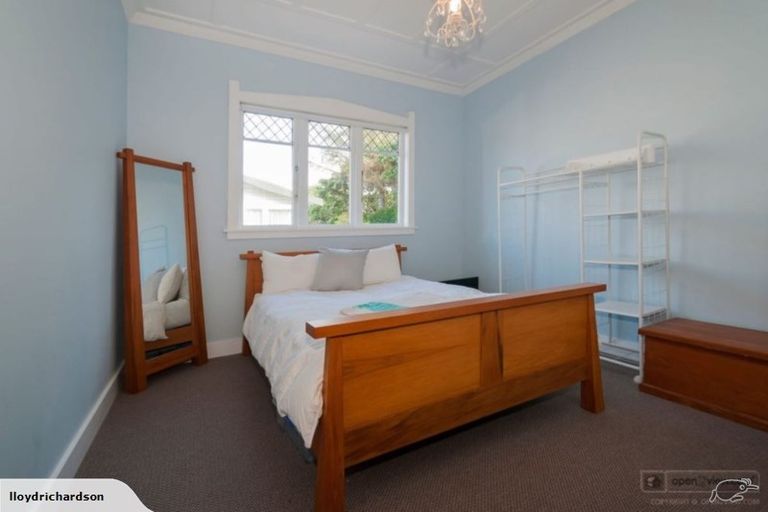 Photo of property in 39 Cambridge Terrace, Waiwhetu, Lower Hutt, 5010