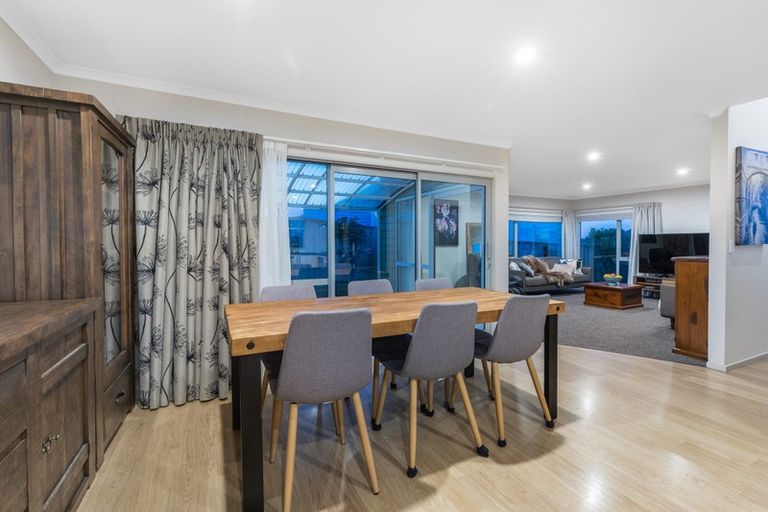 Photo of property in 6 Grace Cove, Aotea, Porirua, 5024