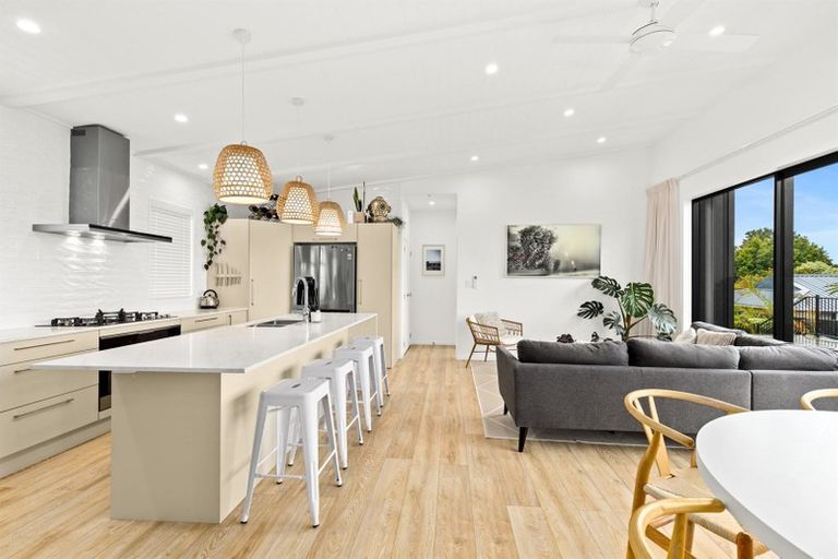 Photo of property in 32a Gledstane Road, Stanmore Bay, Whangaparaoa, 0932