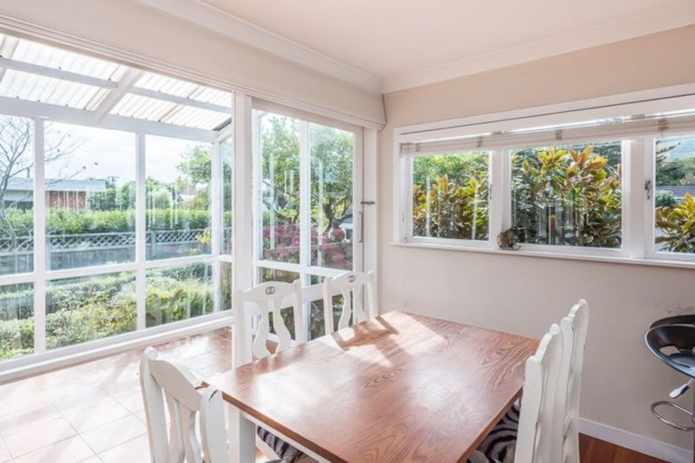 Photo of property in 12 Sunny Glen, Waikanae, 5036