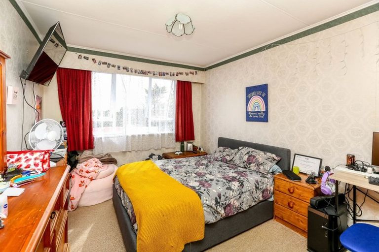 Photo of property in 18 Endeavour Street, Marfell, New Plymouth, 4310