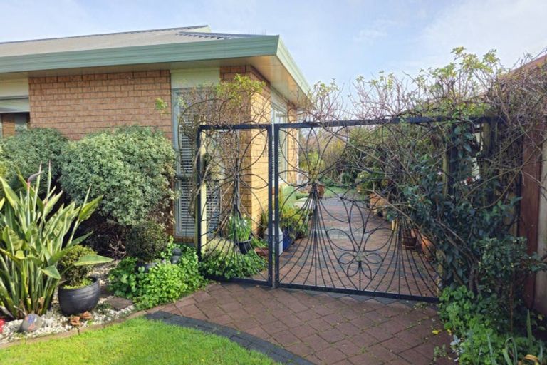 Photo of property in 9 Edgewater Grove, Whakatane, 3120