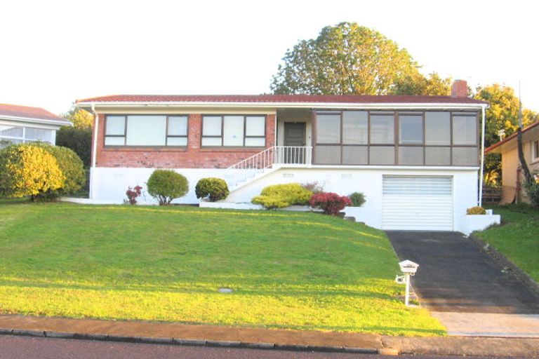 Photo of property in 19 Lynmore Drive, Hillpark, Auckland, 2102