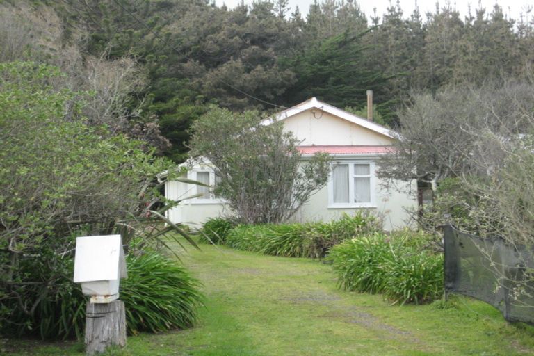 Photo of property in 142 Kahukura Avenue, Waitarere Beach, Levin, 5510