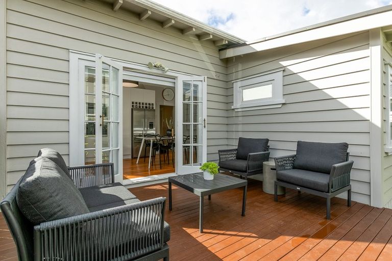 Photo of property in 20 Walmer Road, Point Chevalier, Auckland, 1022