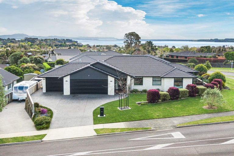 Photo of property in 2 Olive Close, Omokoroa, 3114