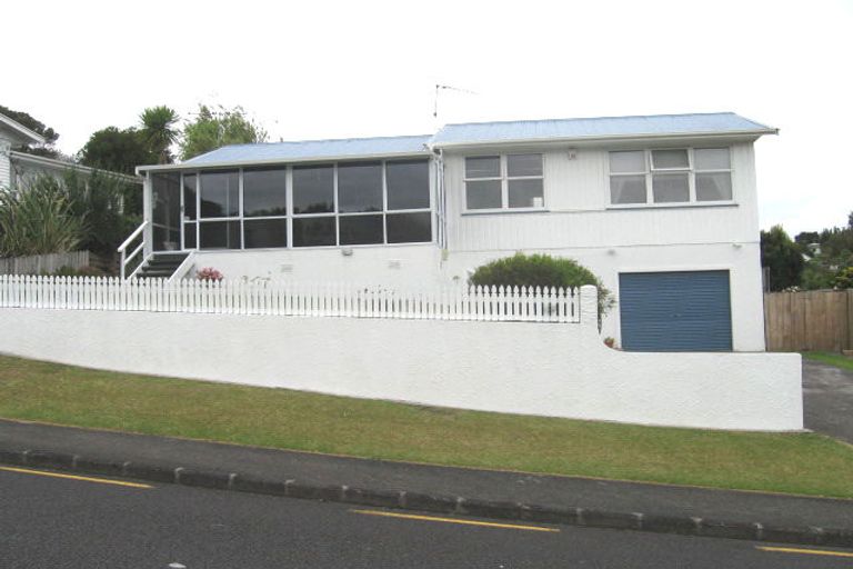 Photo of property in 24 Segedin Place, Glenfield, Auckland, 0629