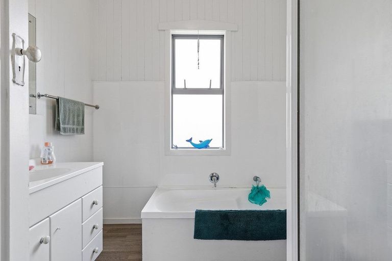 Photo of property in 24a Sare Crescent, Fairfield, Hamilton, 3214