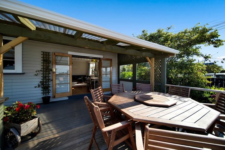 Photo of property in 14 Douglas Street, Hawera, 4610