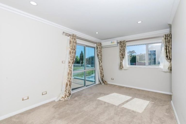 Photo of property in 436 East Coast Road, Windsor Park, Auckland, 0630