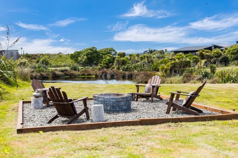 Photo of property in 37 Pingao Lane, Peka Peka, Waikanae, 5391