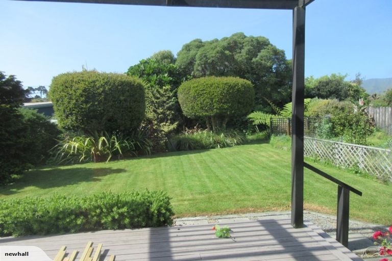 Photo of property in 211 Te Moana Road, Waikanae, 5036