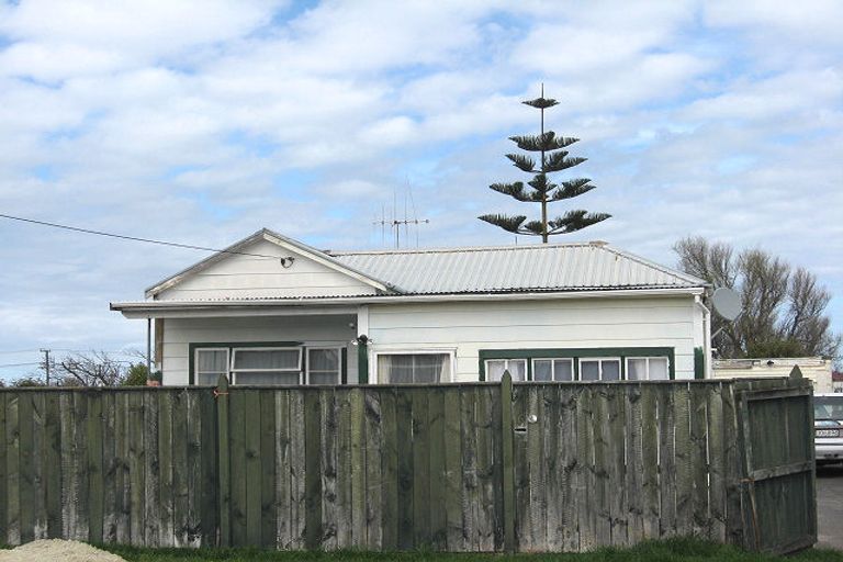 Photo of property in 6 Ruapehu Street, Castlecliff, Whanganui, 4501