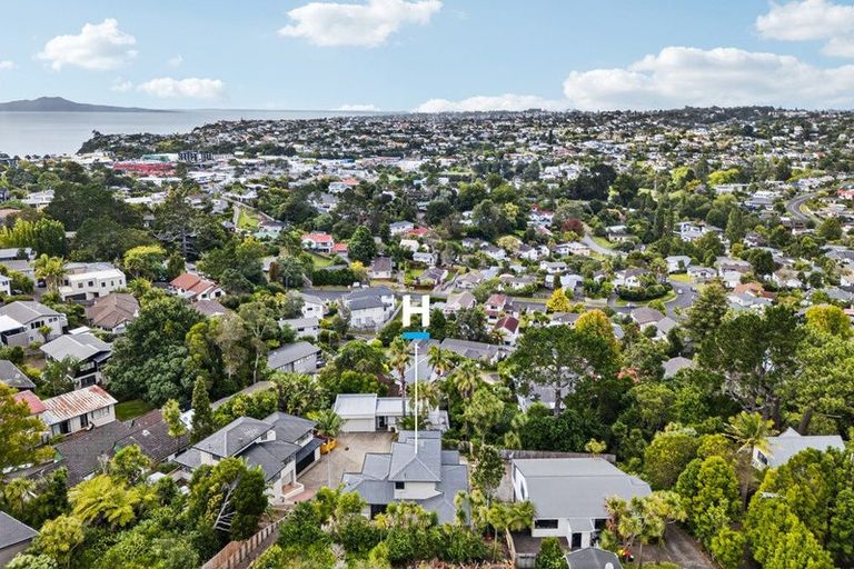 Photo of property in 1/70b Carlisle Road, Browns Bay, Auckland, 0632