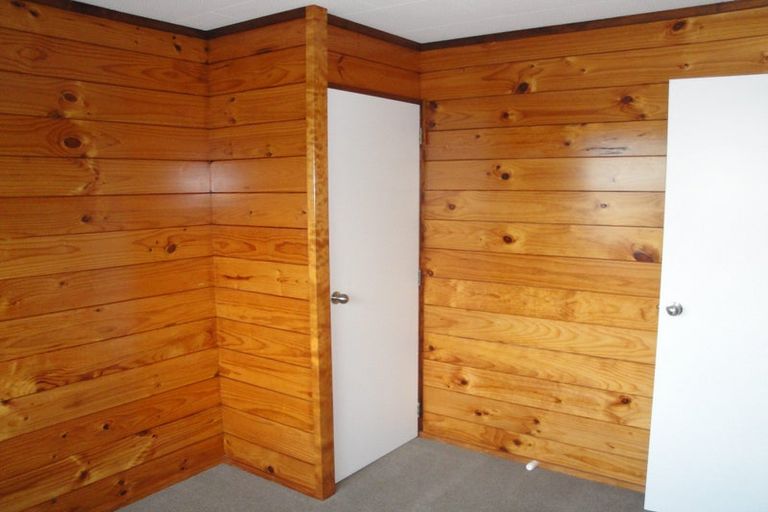 Photo of property in 1/9 Bronzewing Terrace, Unsworth Heights, Auckland, 0632