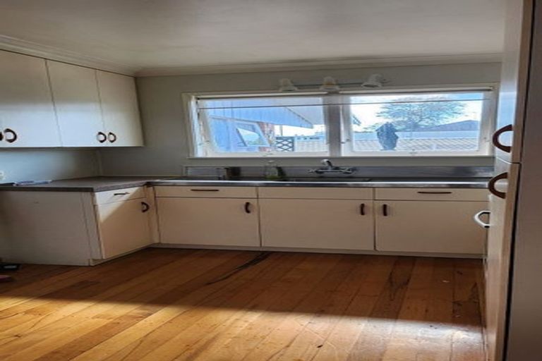 Photo of property in 2/7 Queen Street, Papakura, 2110