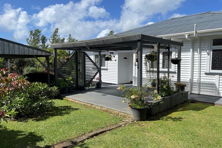 Photo of property in 37 Pahi Road, Paparoa, 0571