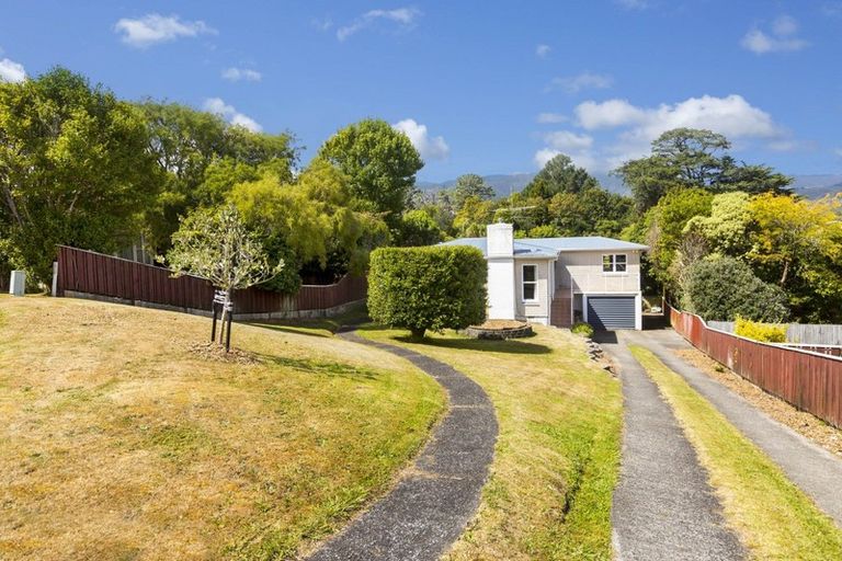 Photo of property in 4 Dawn Grove, Brown Owl, Upper Hutt, 5018