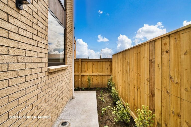 Photo of property in 10 Papai Lane, Massey, Auckland, 0614