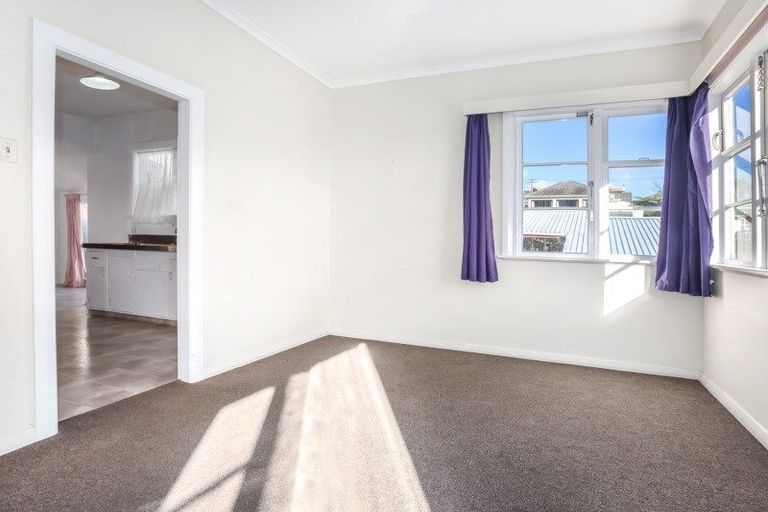 Photo of property in 48 Collins Avenue, Tawa, Wellington, 5028