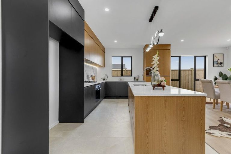 Photo of property in 35 Kaitiaki Drive, Clarks Beach, 2122