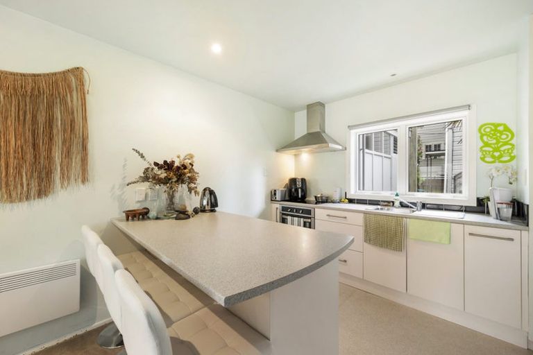 Photo of property in Kingsgate Flats, 10 Austin Street, Mount Victoria, Wellington, 6011