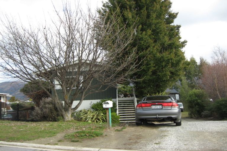 Photo of property in 5 Rimu Lane, Wanaka, 9305