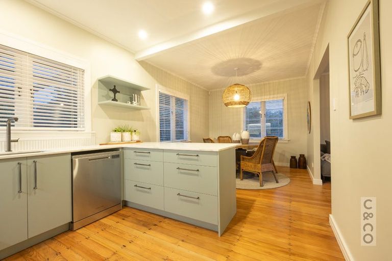 Photo of property in 29 Cambridge Road, Riverhead, 0820