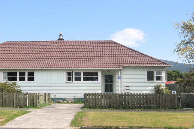 Photo of property in 25 Wallace Crescent, Glenholme, Rotorua, 3010