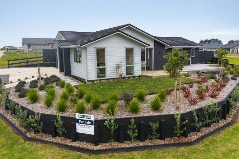 Photo of property in 11 Waikohi Avenue, Glenbrook, Waiuku, 2681