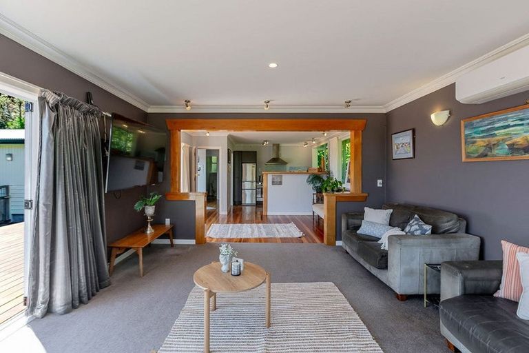 Photo of property in 11 Acheron Road, Paremata, Porirua, 5026