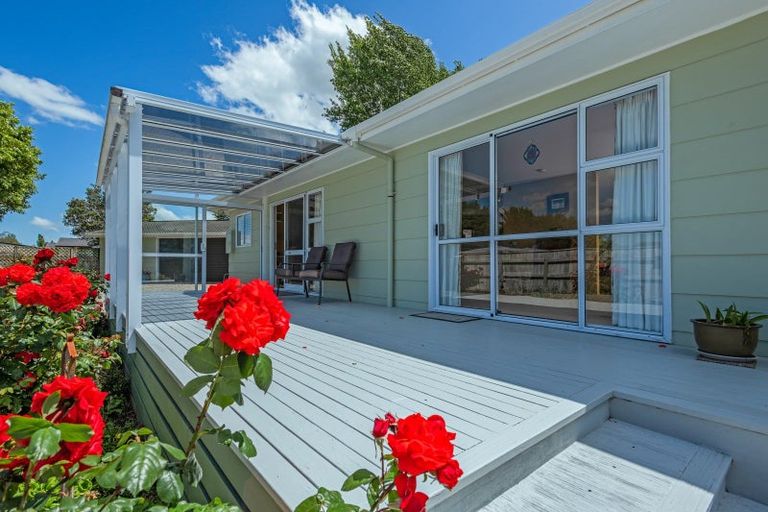 Photo of property in 27 Cambridge Street, Pahiatua, 4910