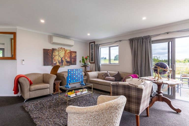 Photo of property in 220 Cowper Road, Dannevirke, 4976