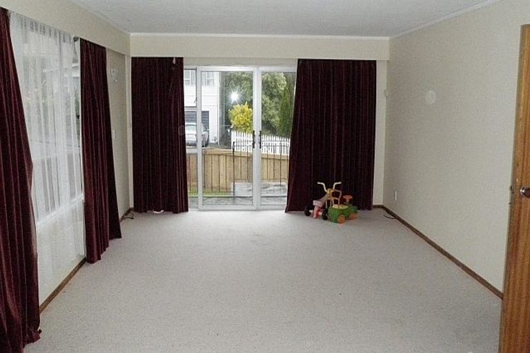 Photo of property in 43 Thurleigh Grove, Karori, Wellington, 6012