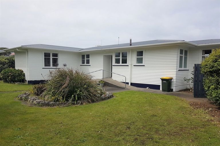 Photo of property in 33 Fox Street, Opunake, 4616