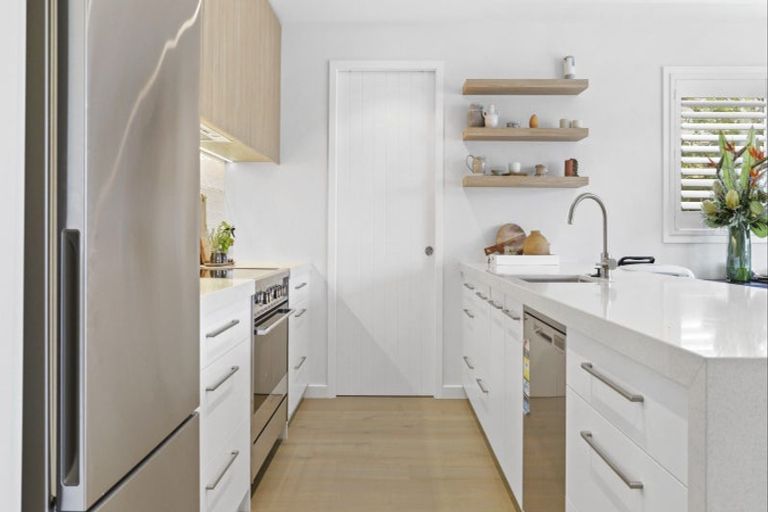 Photo of property in 5 Moya Drive, Matakana, 0985