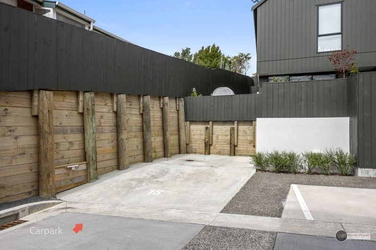 Photo of property in 15/6 Oswald Crescent, Paparangi, Wellington, 6037