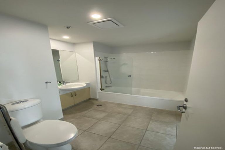 Photo of property in Beaumont Apartments, 14/12 Maunganui Road, Mount Maunganui, 3116